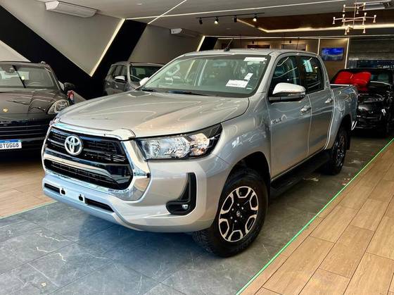 TOYOTA HILUX 2.8 D-4D TURBO DIESEL CD SR 4X4 AUTOMÁTICO